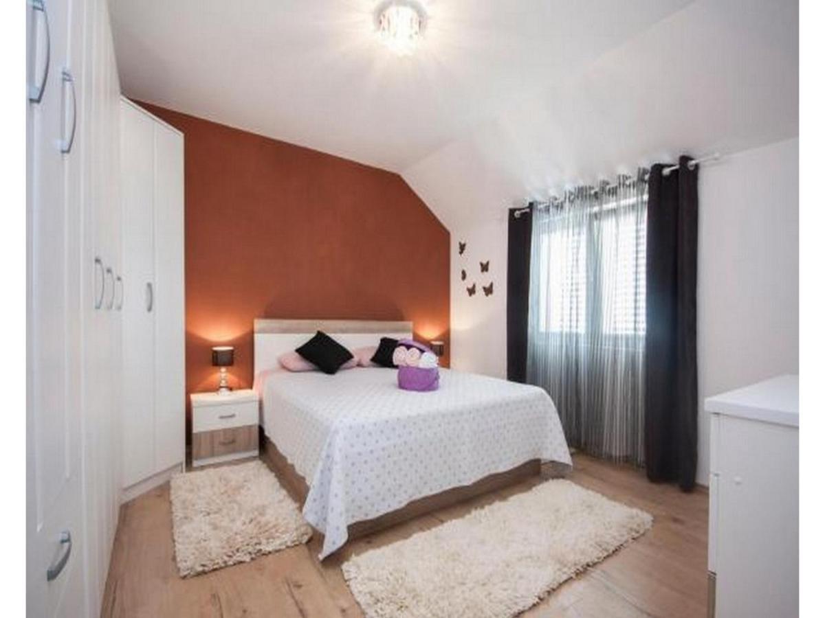Apartment Dar Murter Luaran gambar